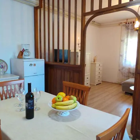 Apartment In Muntic/Istrien 10825